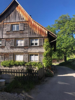 Ursprungshaus - Nuss und Traube